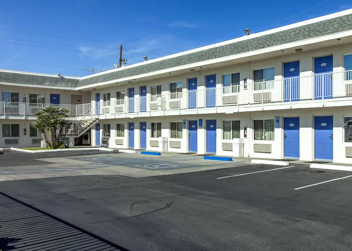 Hotel 6-phoenix, Az - Airport - 24th Street Phoenix
