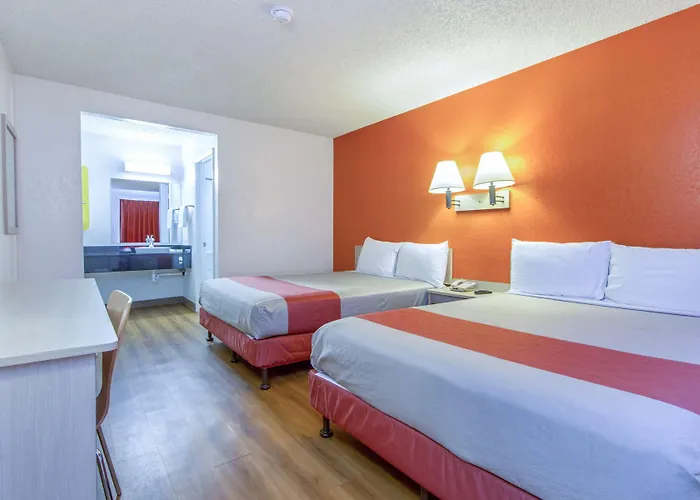 Hotel 6-phoenix, Az - Airport - 24th Street 2*